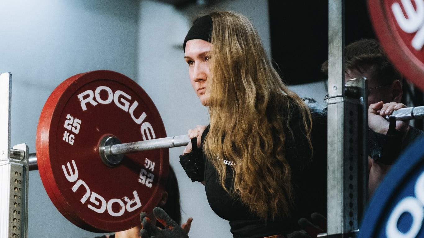 Knee Sleeves im Powerlifting: Das Duell zwischen Soft und Stiff für maximale Performance